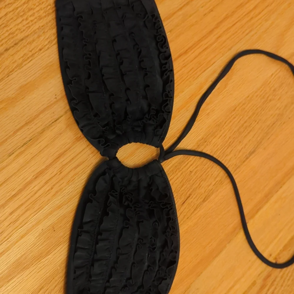 Black bikini - Picture 2 of 8
